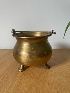 Vintage Small Brass Cauldron Pot Planter with Handle and Paw Feet